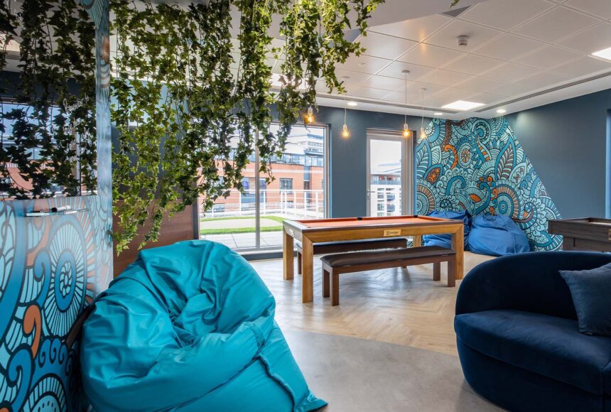 How to design and decorate a large office Interaction